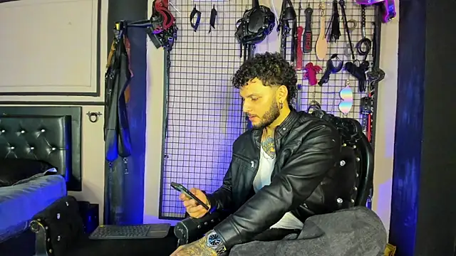 Twisted_Fantasy live sex cam