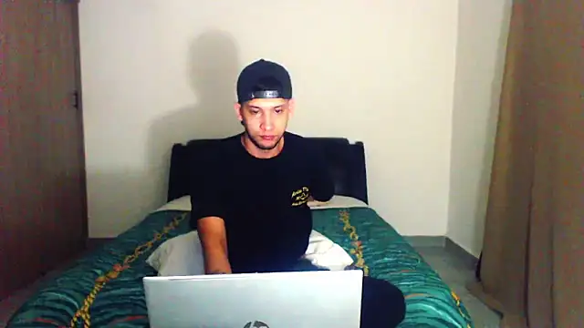 bladetrinityn's cam snapshot