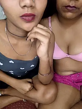 Unique_MomandDaughterrs's cam snapshot