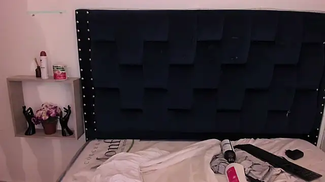 Lucy_Strong's cam snapshot