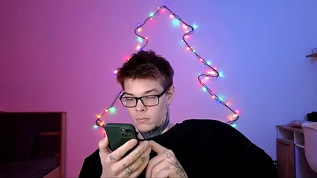 DENIS_HERE's cam snapshot