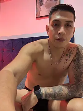 OliverWest04 live sex cam