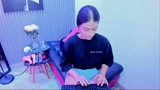 Violettacamss_69's cam snapshot