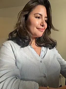 sukhakunis1 live sex cam