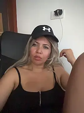 IsaSantoDomingo's cam snapshot