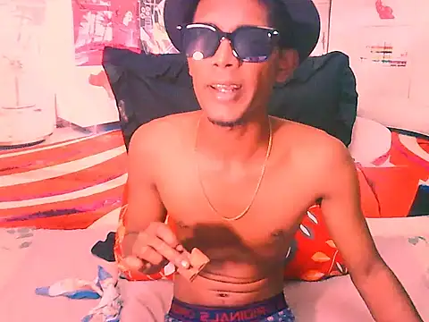 IndianThuggin's cam snapshot