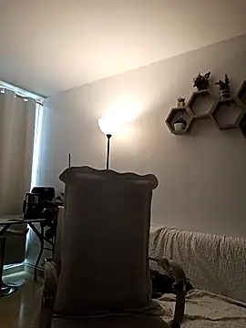 MIYESSI live sex cam