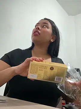 PUSHYLATE live sex cam