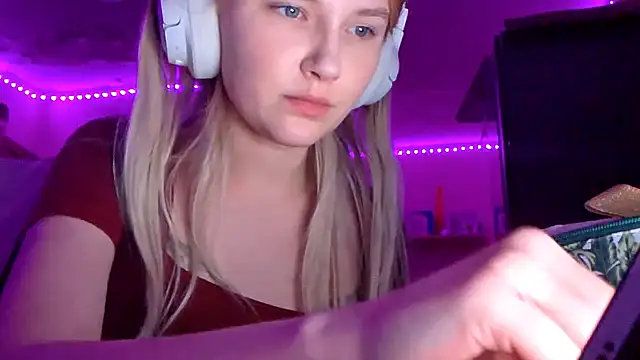 KarinRobertson live sex cam