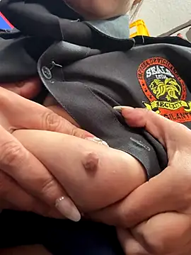 Alysson-- live sex cam