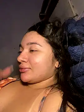 QueenYumi live sex cam