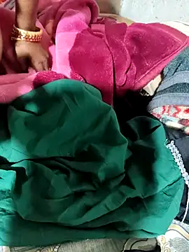 POOJACOUPLE live sex cam