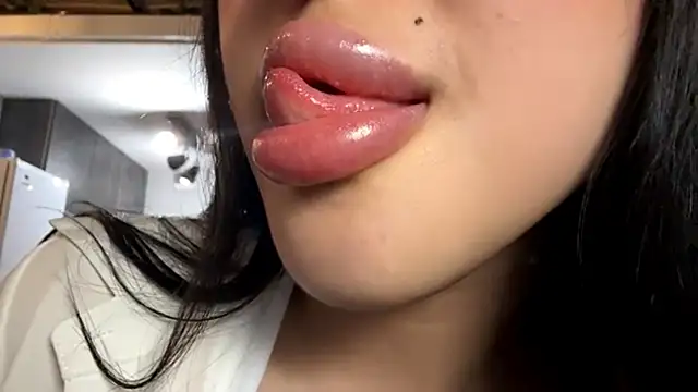 EIeniVanwart live sex cam