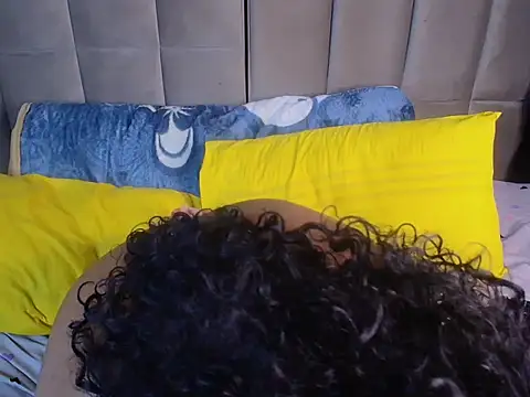 Olivia_Moore_'s cam snapshot