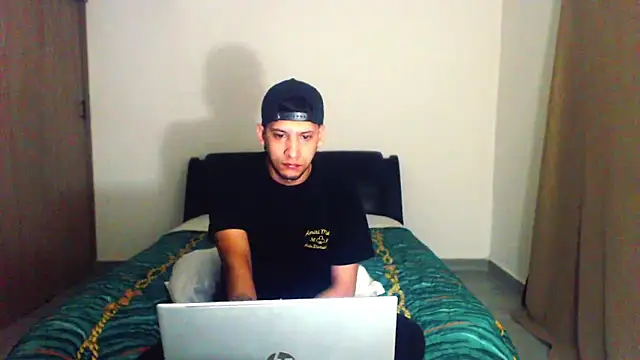 bladetrinityn's cam snapshot