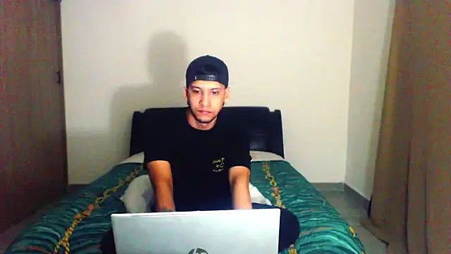 bladetrinityn's cam snapshot