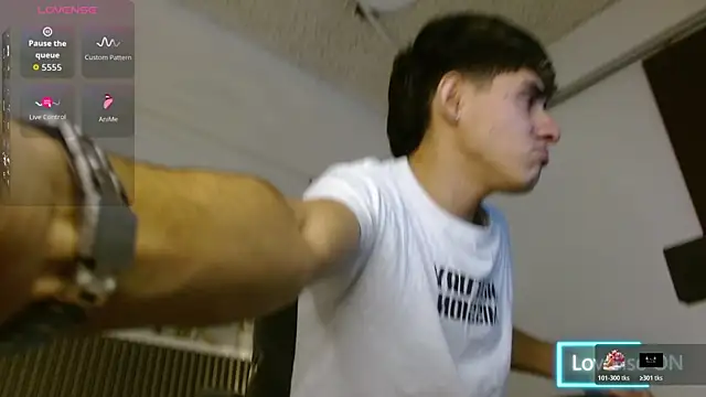 Dyla_n18 live sex cam