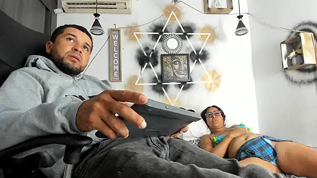 StephaniaAndRandy's cam snapshot