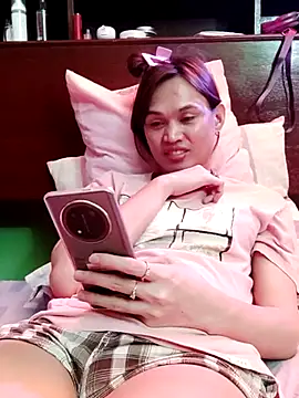 QueenSoreal live sex cam