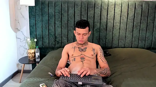 MrJustin_'s cam snapshot