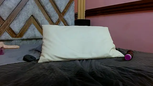 Emma_Kiut_'s cam snapshot