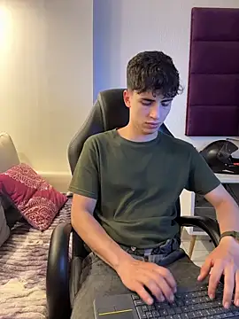 AdrianRinaldi live sex cam