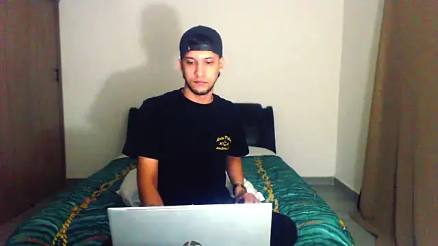 bladetrinityn's cam snapshot