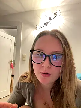 YoungJoyce live sex cam