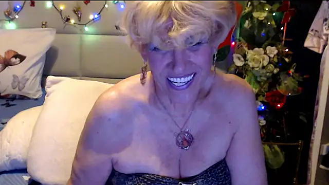 HappyWomanOn's cam snapshot