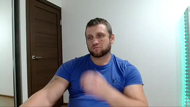 B-L-O-N-D's cam snapshot