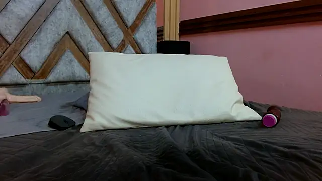 Emma_Kiut_'s cam snapshot