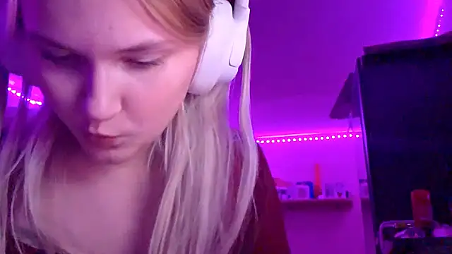 KarinRobertson live sex cam