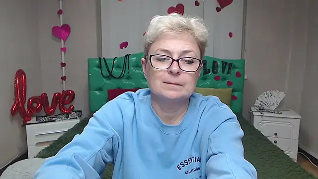 EmiliaGree live sex cam