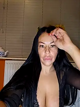 Maddythemilf live sex cam