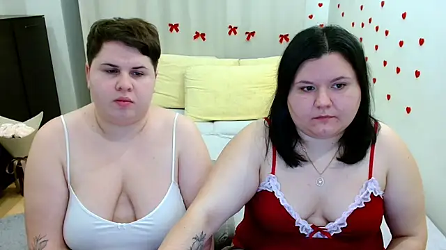 BeckyAndHellen live sex cam
