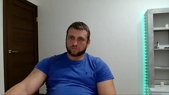 B-L-O-N-D's cam snapshot