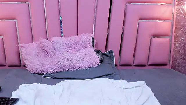 HOTTIE_MIA_'s cam snapshot