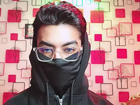 ChiseledCharm live sex cam