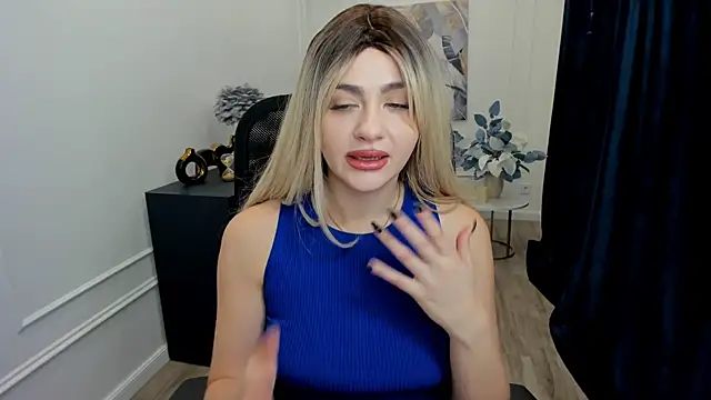 LeslieMineg's cam snapshot