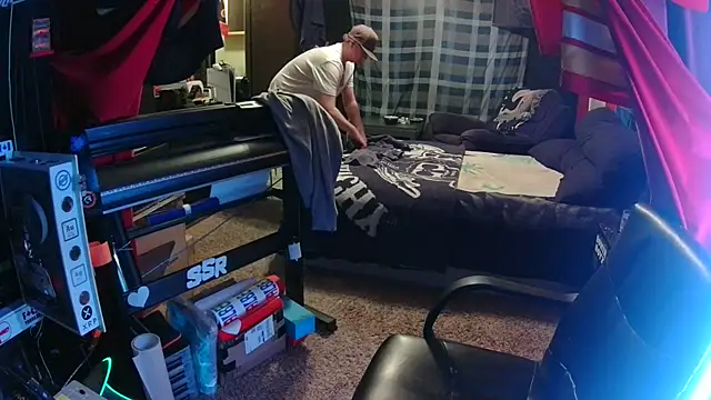 Bowerboi's cam snapshot