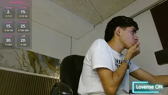 Dyla_n18 live sex cam