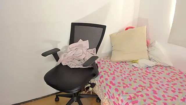 viki_mom live sex cam