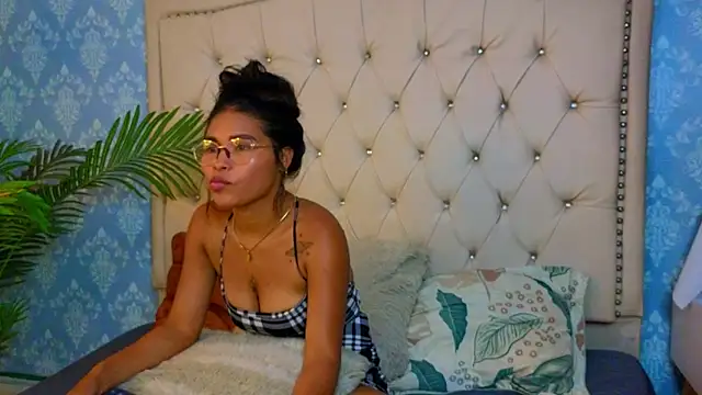 Miaa_Collinss's cam snapshot