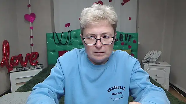 EmiliaGree live sex cam