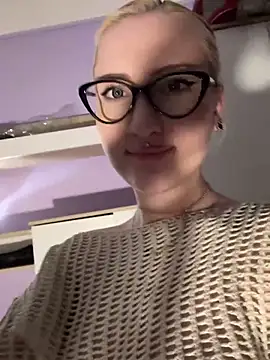 SenyaVibes live sex cam