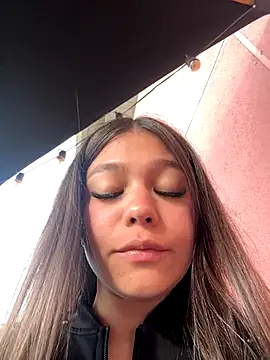 Alyshanon18 live sex cam