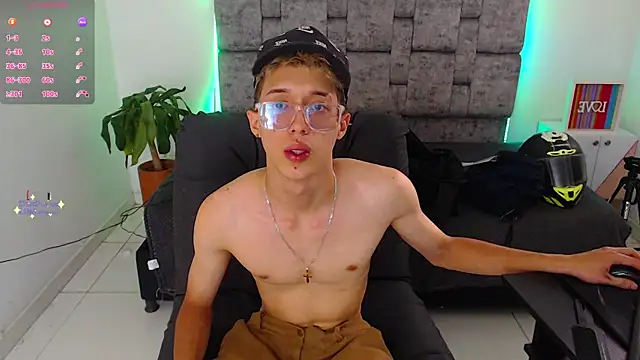 skinny_bigcock02 live sex cam