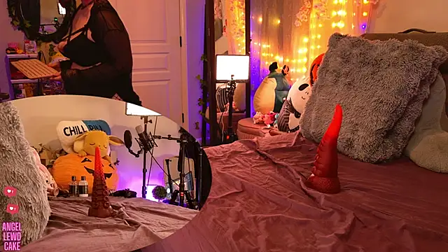 Angel-Lewd-Cake live sex cam
