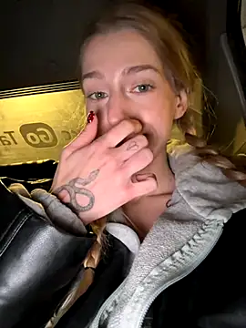 kira_mia live sex cam