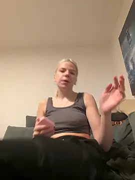 BlondieJujuVibe's cam snapshot